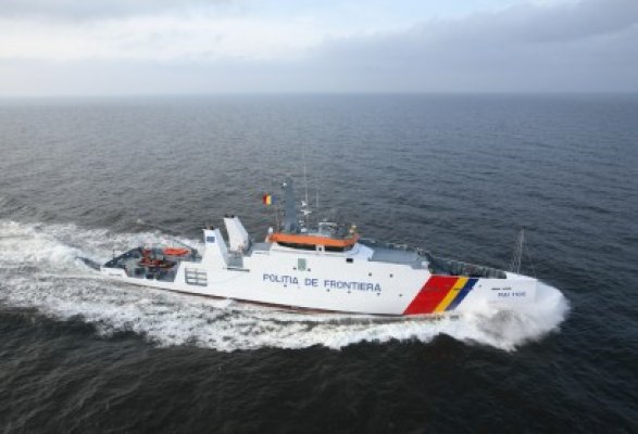 Yacht cu trei persoane la bord, în derivă pe Marea Neagră